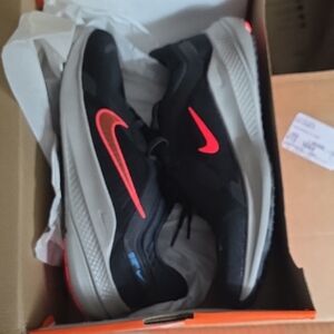 Size 10.5 Nike QUEST Men's Black Athletic Shoes with Bright Red Swoosh BRAND NEW